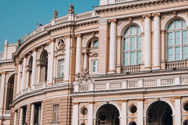 Ulusal Odessa Ulusal Akademik Opera ve Bale Tiyatrosu. Mimari anıt. Seyahat güzergahı. Tatil Konsepti