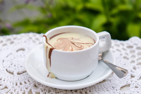 Чашка Горячего Шоколада Столе Кафе Открытом Воздухе Летом Время Кофе — стоковое фото