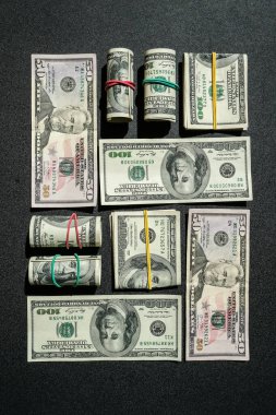 Amerikan dolarları yaratıcı planlardır. İş konsepti, gelişim perspektifi. Düz yatıyordu. Üst Manzara. Asgari yaratıcılık modeli. Zenginlik ve refah finansmanı iş bütçesi. Franklin.