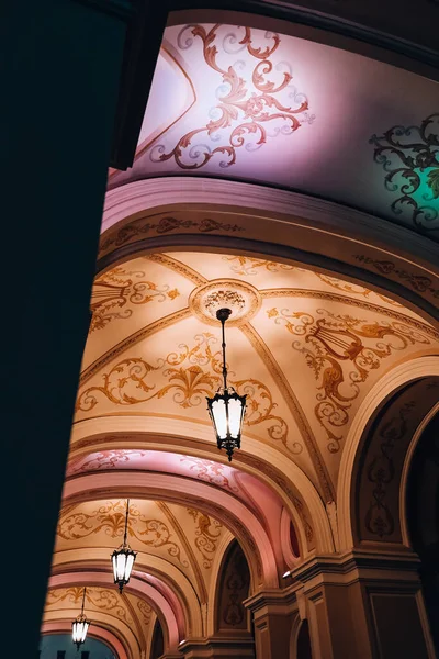Низкий Угол Обзора Люстры Национального Одесского Национального Академического Театра Оперы — стоковое фото