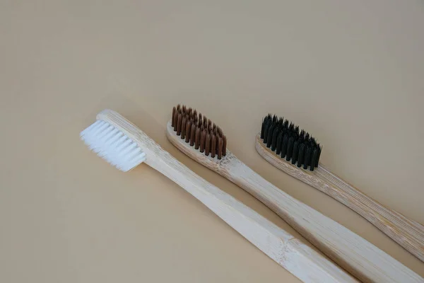 Escova Dentes Bambu Biodegradável Orgânico Sobre Fundo Bege Neutro Eco — Fotografia de Stock