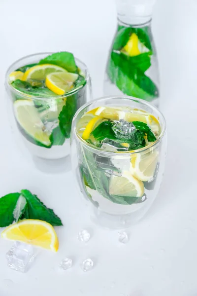 Mojito Refreshing Cocktail Alcohol Drink Lemonade Lemon Mint Leaves Light — Stock Photo, Image
