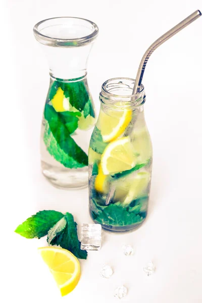 Cocktail Rinfrescante Mojito Con Paglia Bere Eco Metal Bevanda Alcolica — Foto Stock