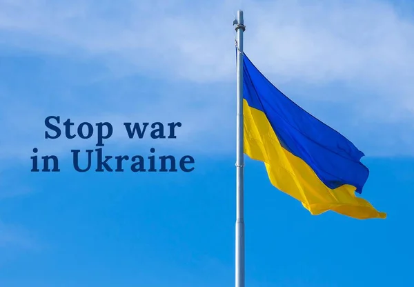 Війна Українському Тексті Українському Національному Прапорі Пурхає Вітром Синє Небо — стокове фото