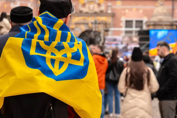 2022年3月波兰格但斯克举行了反对战争的抗议活动。在波兰的格但斯克举行反战示威。支持和支持乌克兰。波兰与乌克兰站在一起 — 图库照片