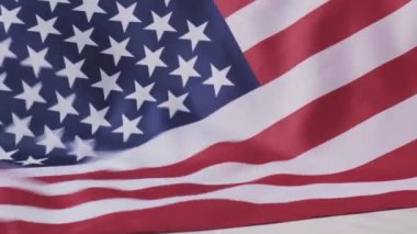 Ağır çekim dalgalanan Amerikan Bayrağı Arkaplanı. Amerika Birleşik Devletleri bayrağı. 4 Temmuz Bağımsızlık Günü. Amerikan vatanseverliği ulusal bayramı. Usa gurur duyuyor.