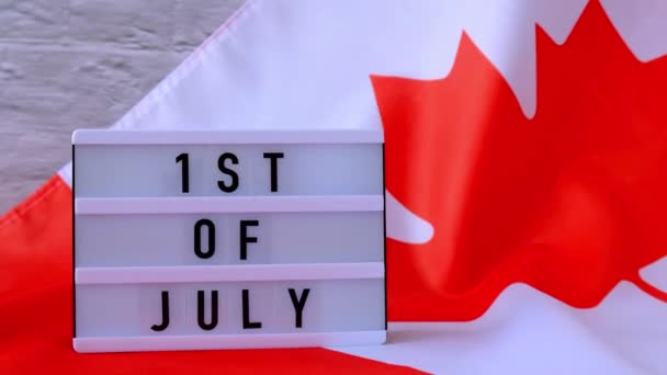 4k Kanadas flagga. Lightbox med texten Canadian 1ST OF JULY Flag eller Maple Leaf. Patriotism. Begreppet internationella förbindelser. Självständighetsdagen — Stockvideo