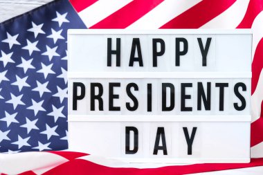 Amerikan bayrağı. Amerika Birleşik Devletleri Bayrağı 'nın Mutlu Günler Günü yazılı ışık kutusu. 4 Temmuz Bağımsızlık Günü. Amerikan vatanseverliği ulusal bayramı. Usa gurur duyuyor. Özgürlük kavramı