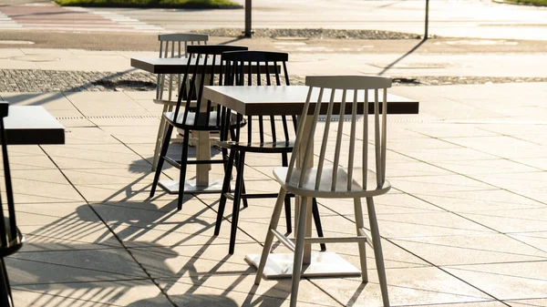 Cadeiras Café Rua Mesas Raios Sol Não Pessoas Mesa Exterior — Fotografia de Stock