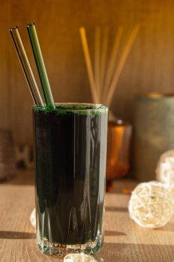 Mavi-yeşil yosun klorella ve spirulina tozu, Vegan, Vejetaryen ya da Bitki temelli diyet multivitamin B12, Süper toz. Protein ve beta karoten detoks besin kaynağı