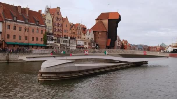 New Modern Bridge Turning Old Town Gdansk Reflection Moltawa River — Stock Video