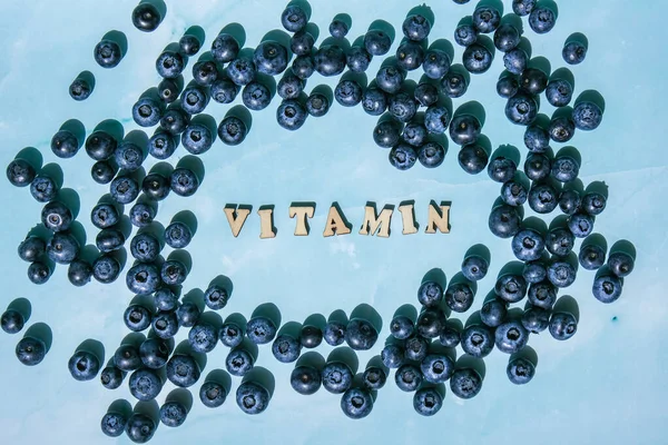 Napis Vitamin Wykonany Drewnianej Litery Wokół Świeżych Jagód Antioxidant Jagodowy — Zdjęcie stockowe