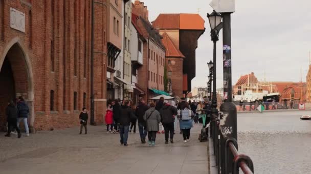 Stare Miasto Gdańsku Brzeg Rzeki Spichlerzu Odbicie Rzece Moltawa Cityscap — Wideo stockowe