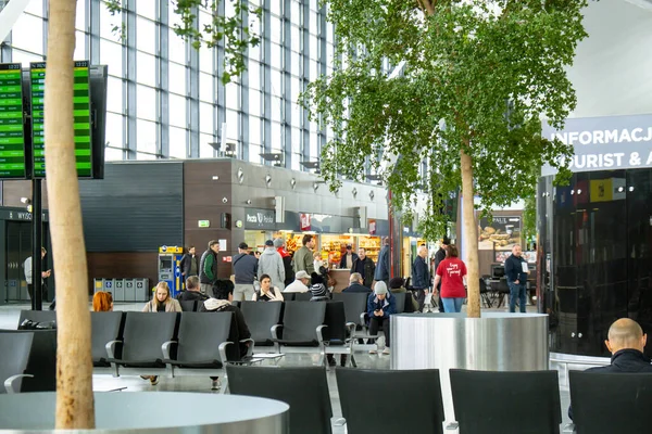 Gdansk Poland May 2022 Passengers Gdansk Airport Terminal Waiting Plane — Stock Photo, Image