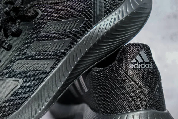 Kiev Ukraina Oktober 2021 Sepatu Hitam Adidas Perusahaan Multinasional Tembakan — Stok Foto