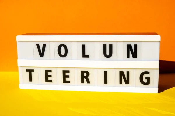Lightbox Dengan Teks Volunteering Konsep Kutipan Kata Kata Motivasi Berwarna — Stok Foto