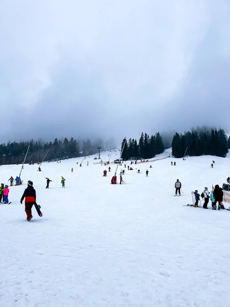 Bukovel Ukraine February 2022 Skier Skiing Downhill Winter Resort Mountains — Stockfoto