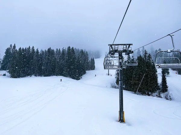 Ski Lift Snowy Mountain Winter Forest Chair Lift Ski Resort — стокове фото