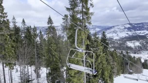 Bukovel Ukraine February 2022 People Going Ski Lift Snowy Mountain — Stockvideo