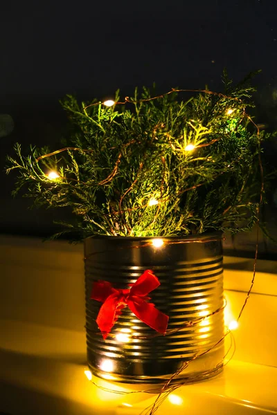 Christmas Decorated Eco Christmas Tree Metal Jar Bokeh Lights Cars — 스톡 사진