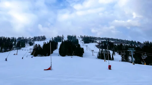 Skiers Skiing Downhill Winter Resort Mountains Aerial Top View Ski — Fotografia de Stock