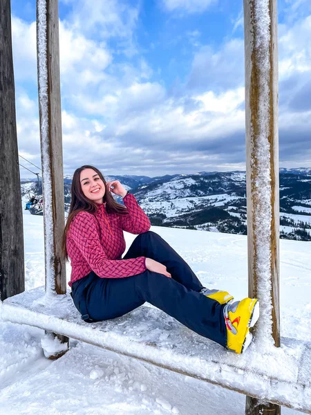 Shot Skier Woman Sitting Ski Slope Resting Relaxing Extreme Recreation —  Fotos de Stock