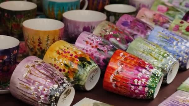 Cultura Polaca Escaparate Con Productos Populares Mercado Callejero Tazas Pintadas — Vídeos de Stock