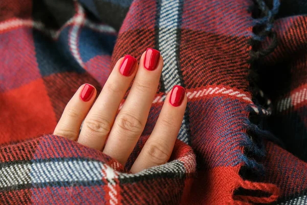 Κομψά Κόκκινα Γυναικεία Νύχια Μοντέρνο Όμορφο Μανικιούρ Φθινοπωρινή Έννοια Σχεδιασμού — Φωτογραφία Αρχείου