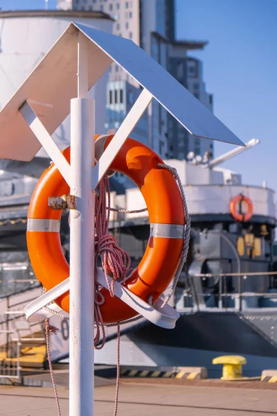 Bouée Sauvetage Orange Sur Plage Par Mer Équipement Sécurité Pour — Photo