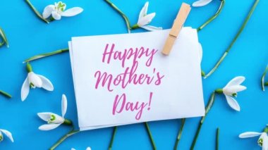 4k yakınlaştır Mutlu Anneler Günü kartvizitini. Bahar çiçekleri. Gelmiş geçmiş en iyi anne. Güzel bir buket çiçek. Tatil konsepti. Yaratıcı modern