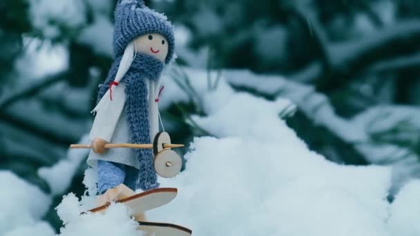 Anděl Skřítek Šále Pletený Klobouk Lyžování Zasněžené Jedlové Větvi Elf — Stock video
