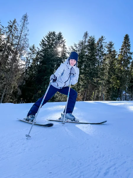 Shot Skier Woman Sitting Ski Slope Resting Relaxing Extreme Recreation —  Fotos de Stock
