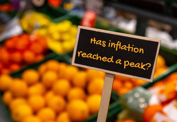 Etichetta Informazioni Legno Con Scritta Has Inflation Reached Peak Defocused — Foto Stock