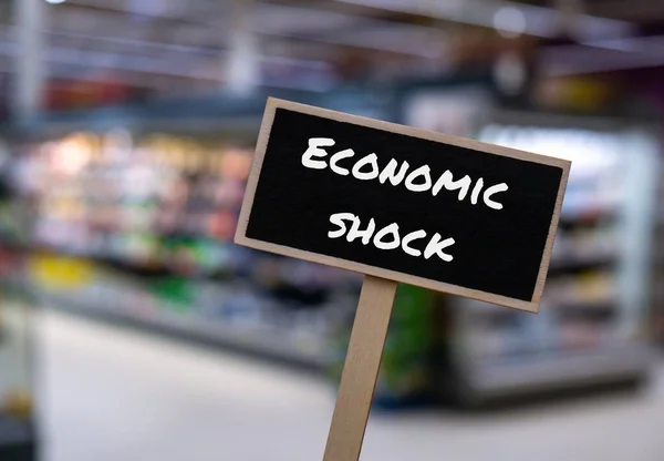 Etichetta Legno Con Scritta Economic Shock Contro Messaggio Degli Scaffali — Foto Stock