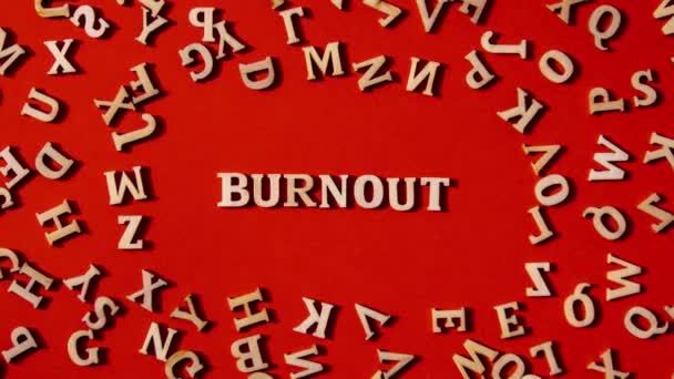 ออก Word Burnout าจากต กษรไม บนพ นหล แดงสดใส ดสร างแรงจ — วีดีโอสต็อก