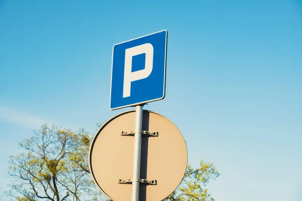 Segnale Parcheggio Che Mostra Posti Liberi Segnale Parcheggio Con Cielo — Foto Stock