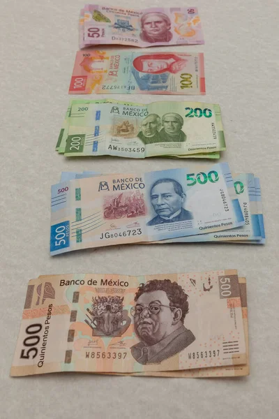 Fila Billetes Peso Mexicano Diferentes Denominaciones — Foto de Stock