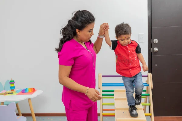 Nurse Helping Child Walk Wooden Game Which Her Medical Office — Foto de Stock
