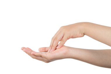 Kadınların elleri birbirine dokunuyor, beyaz arkaplanlı..