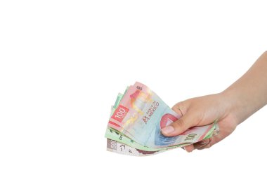 Parayla el sıkışarak, beyaz bir geçmişle ödeme hareketi yaparak..