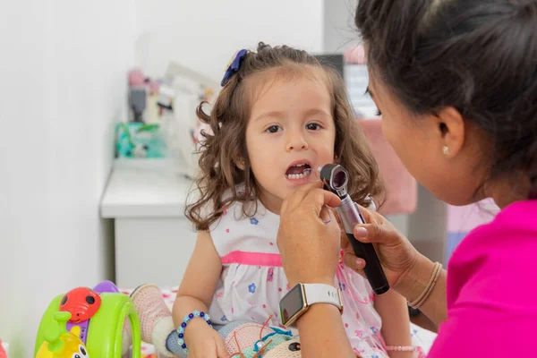 Female Pediatrician Doctor Checks Little Girls Mouth Wooden Spatula — ストック写真