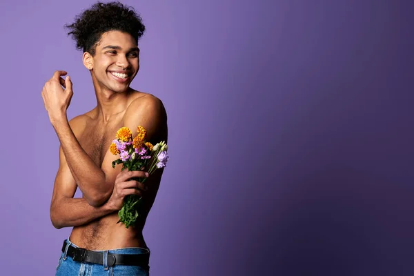 Smiling muscular transgender model with bouquet portrait. Nude torso young man of trans gender — Stock Photo, Image