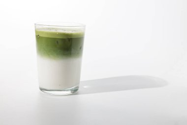 Soğuk içecek detoks ve sağlıklı içeceklerle ünlüdür.