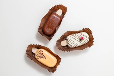 Bayram ya da parti için tatlıları kapatın.