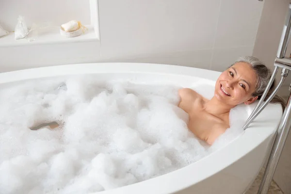 Smiling beautiful lady relaxing in spa after work — Stock Photo, Image