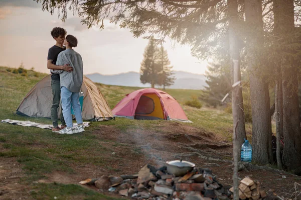Young Couple Love Kissing Tents Camping Site Mountains Romantic Tour — Photo