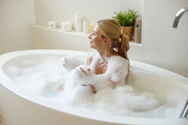 Joyful Young Attractive Woman Sitting Bath Foam Bubbles Smiling Taking — ストック写真