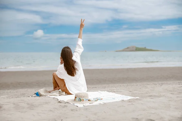 Woman Sitting Beach Towel Sea Showing Sign Vacation Travel Holiday — Foto de Stock