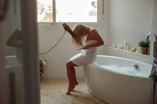 Pretty Caucasian Female Drying Hair Dryer Taking Bath Morning Beauty — Stockfoto