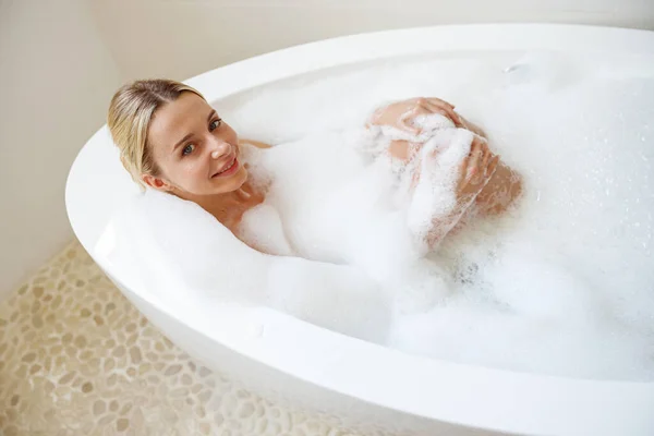 View Attractive Young Woman Relaxing Bathtub Smiling Camera Bathroom Top — Stockfoto